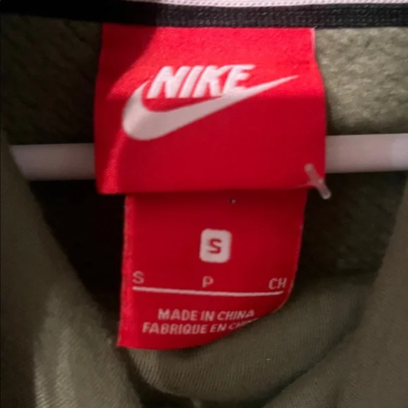 Nike Green Sleeveless Hoodie with Black Logo - Picture 2 of 3